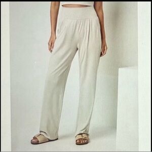 NEVER WORN. READ DESCRIPTION. Vuori Lux Straight Leg Pants